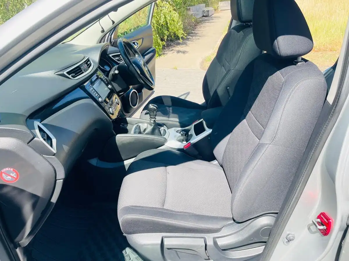 2014-nissan-qashqai-12-acenta-premium-big-18