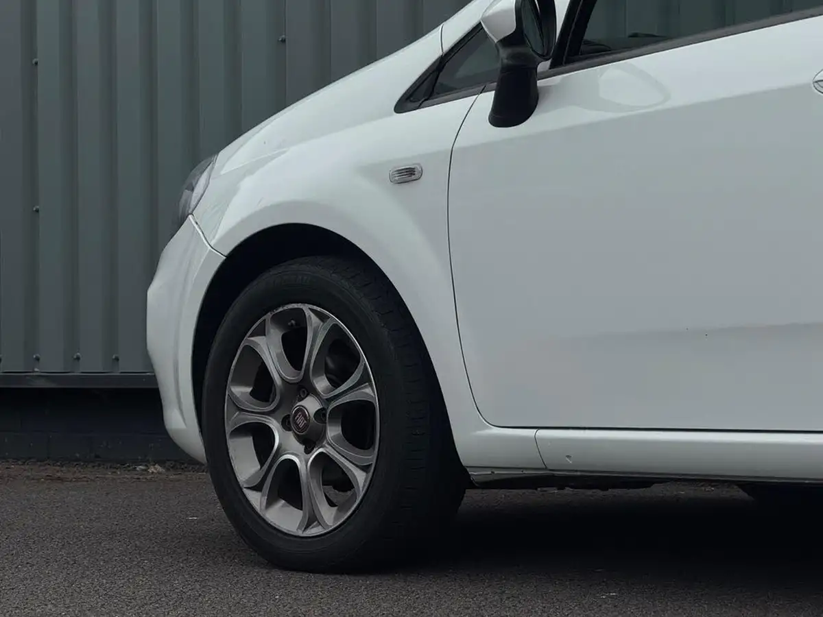 2016-fiat-punto-14-easy-5d-big-8