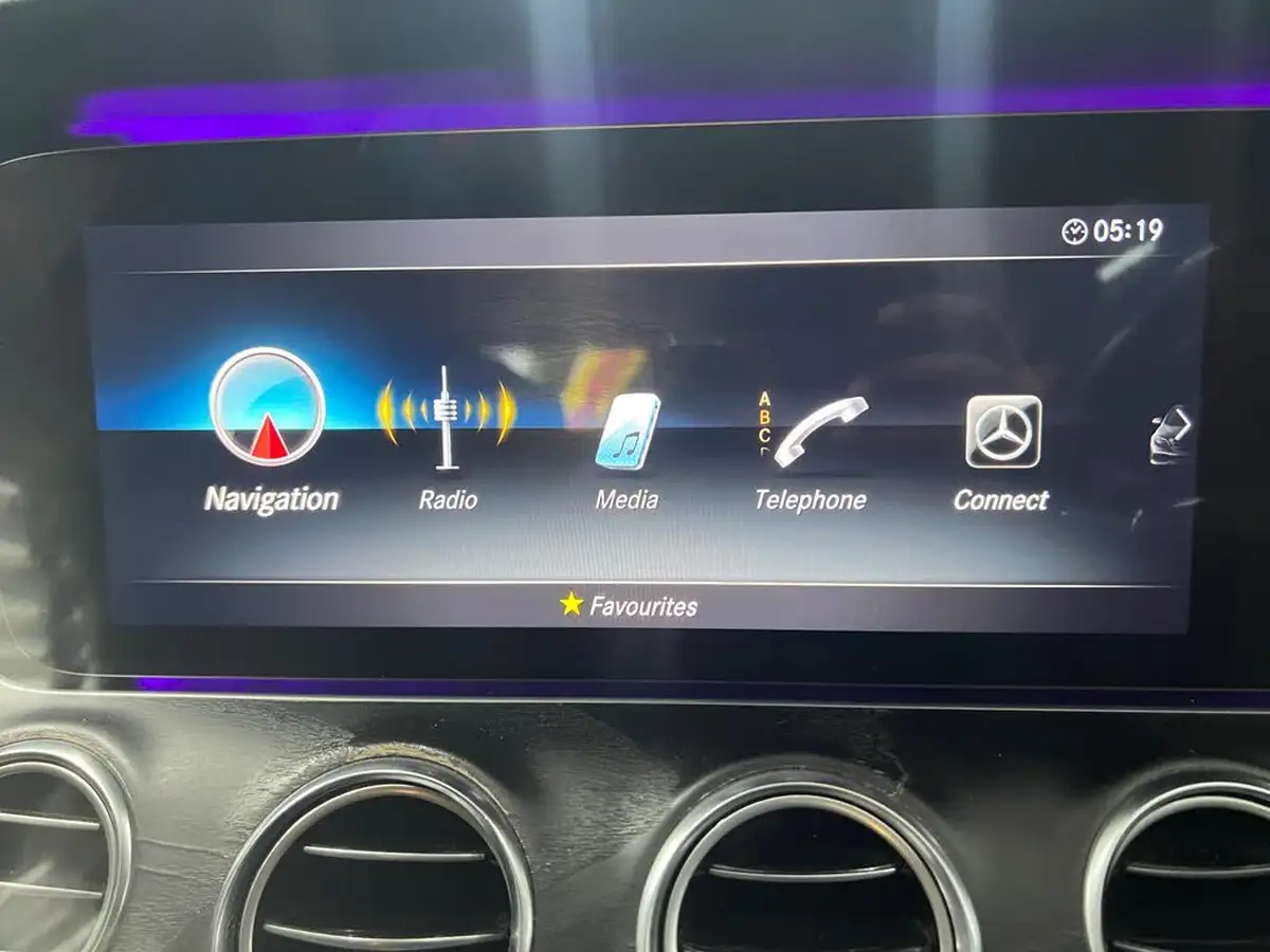 2019-mercedes-benz-e-class-20d-e220d-amg-line-saloon-4d-plus-big-21
