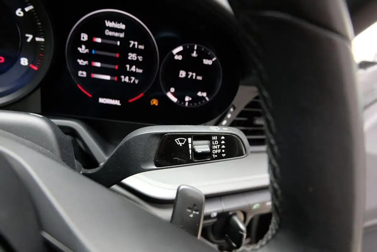 2023-porsche-911-30-targa-4s-pdk-big-21