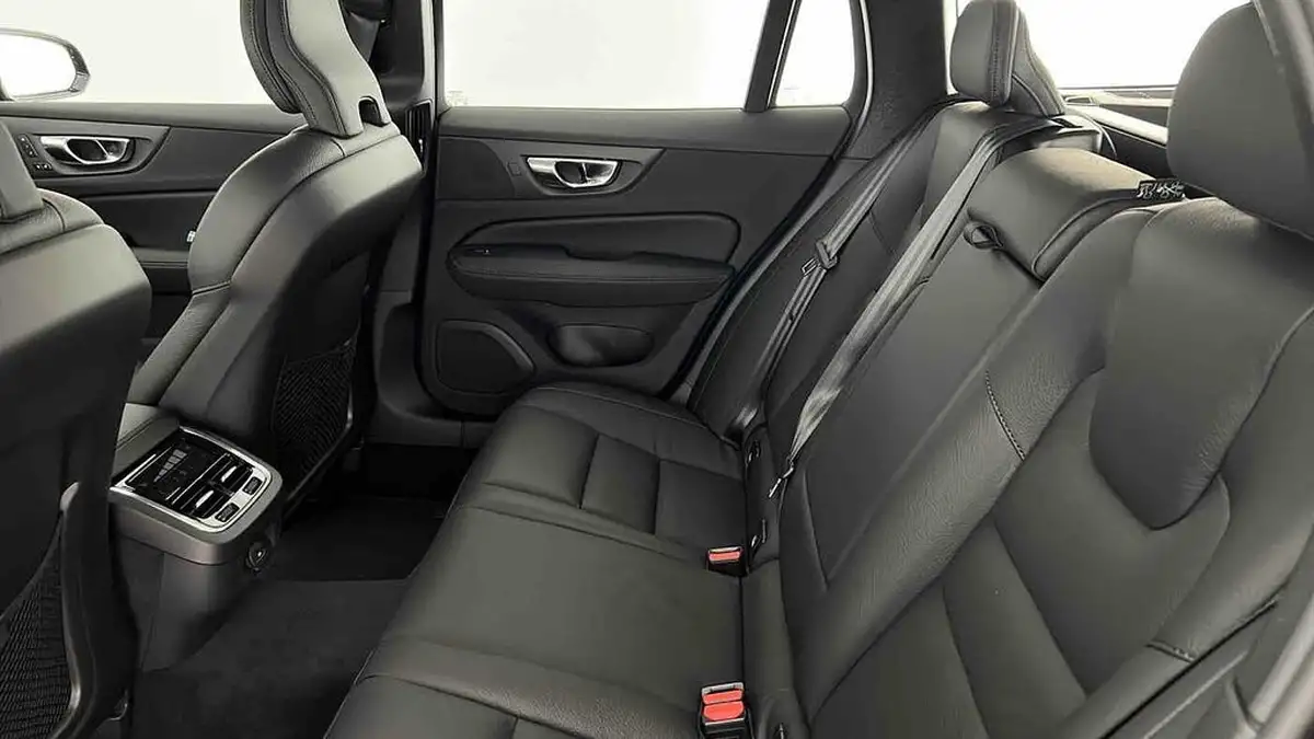 2025-volvo-v60-20-b4-plus-station-wagon-big-10