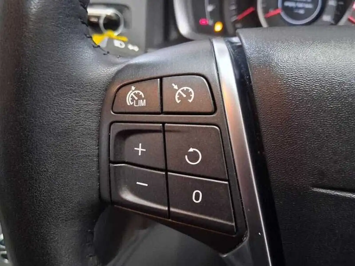 2018-volvo-s60-20-t4-se-big-20