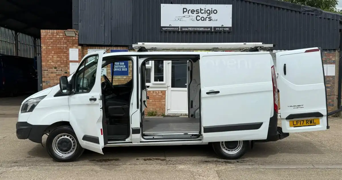 2017-ford-transit-custom-20tdci-310-l1h1-105pseu6-panel-van-big-12
