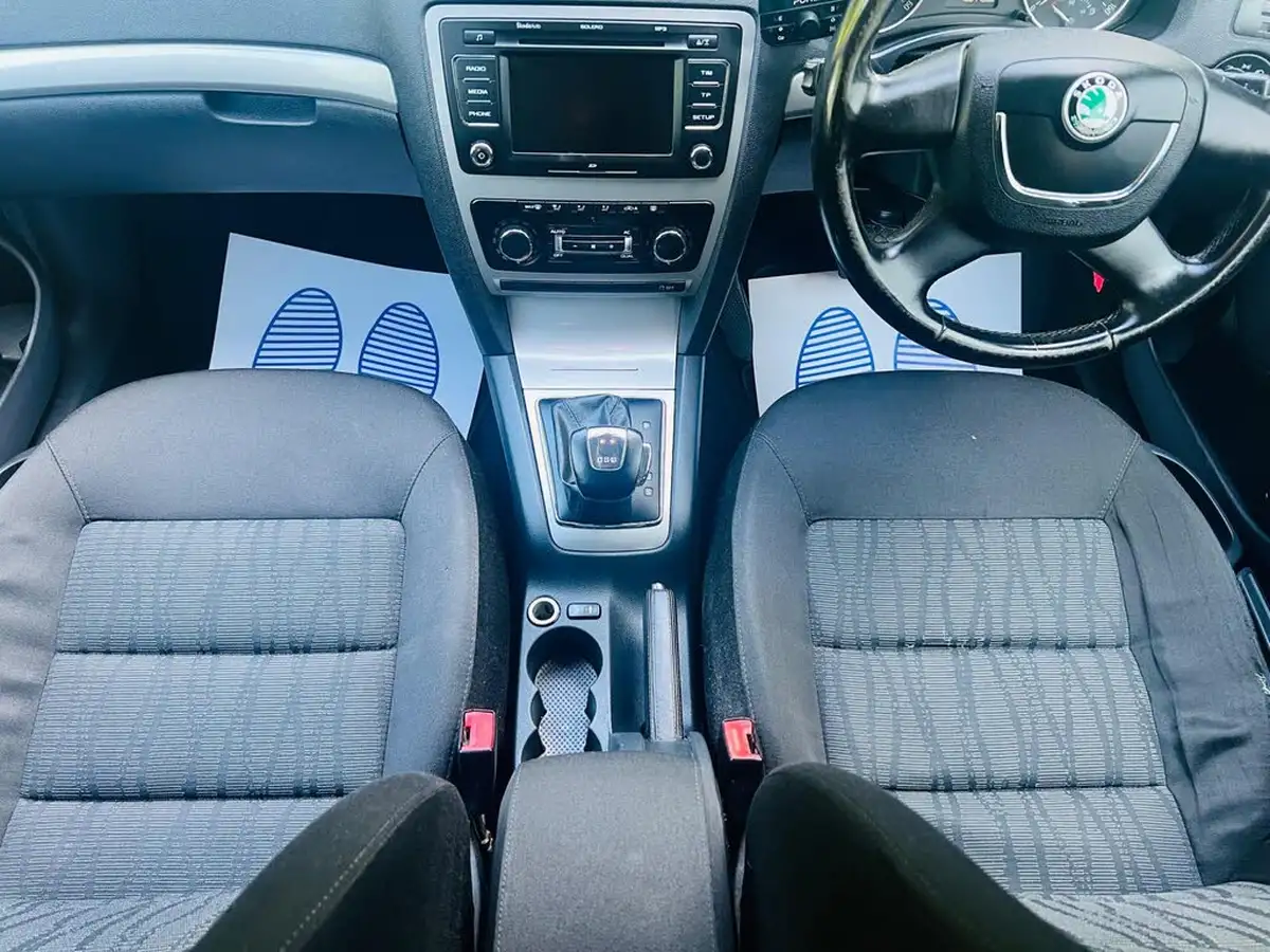 2012-skoda-octavia-16td-elegance-105ps-estate-dsg-big-52