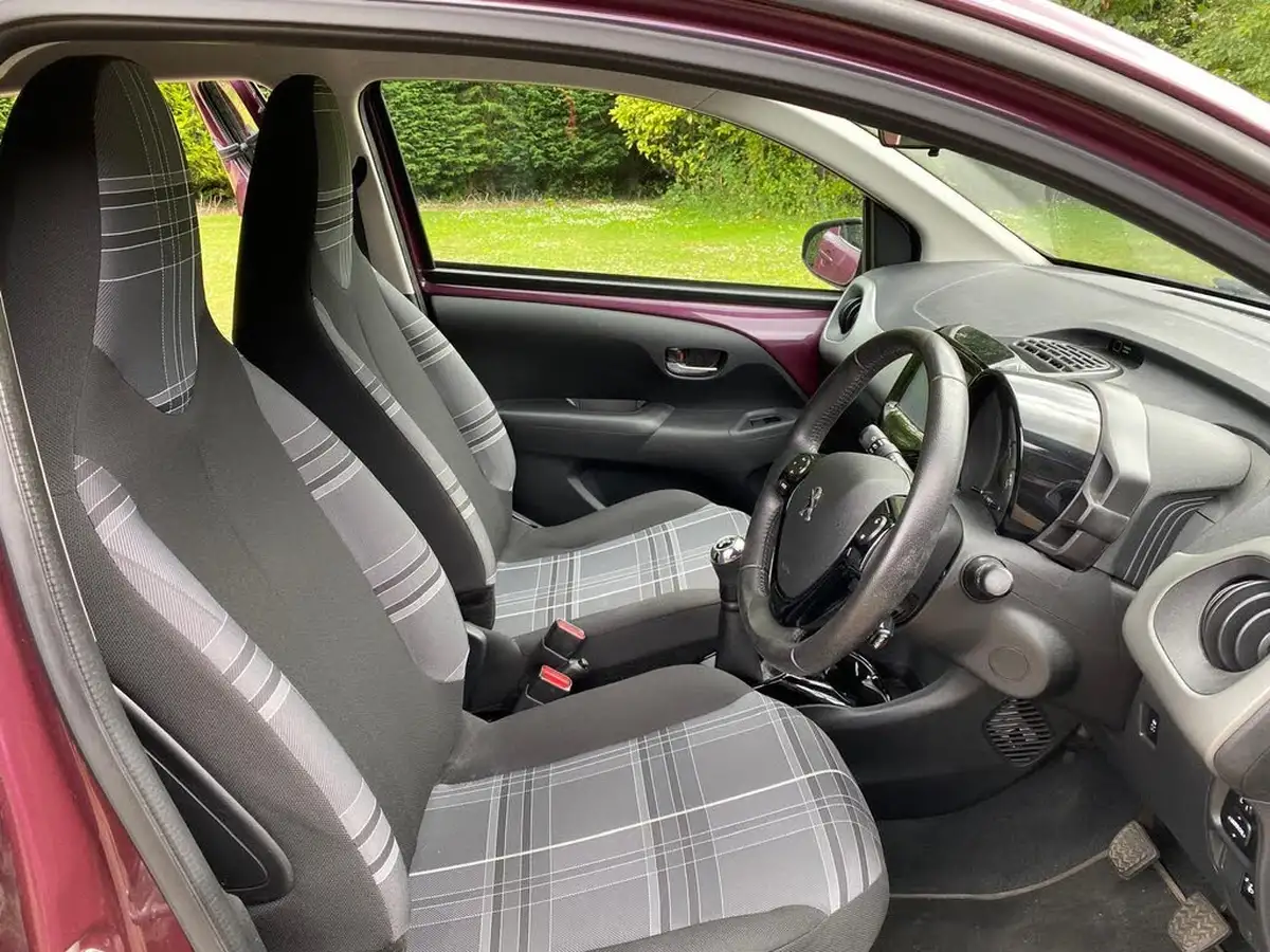 2018-peugeot-108-12-puretech-allure-hatchback-5d-big-8