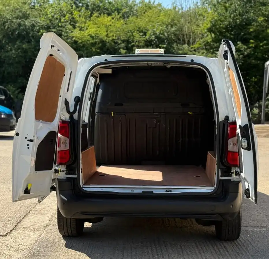 2019-citroen-berlingo-15bluehdi-1000-enterprise-100pseu6dt-e-panel-big-10