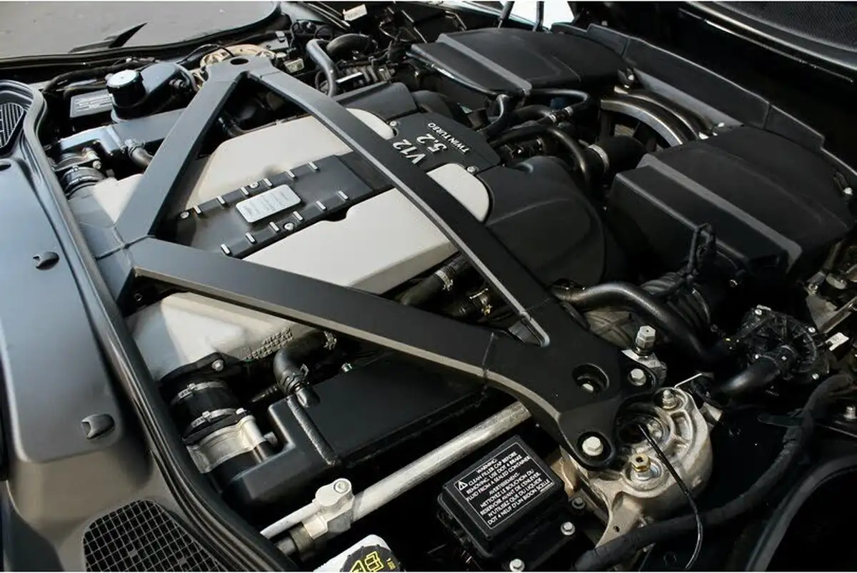 2023-aston-martin-dbs-big-37