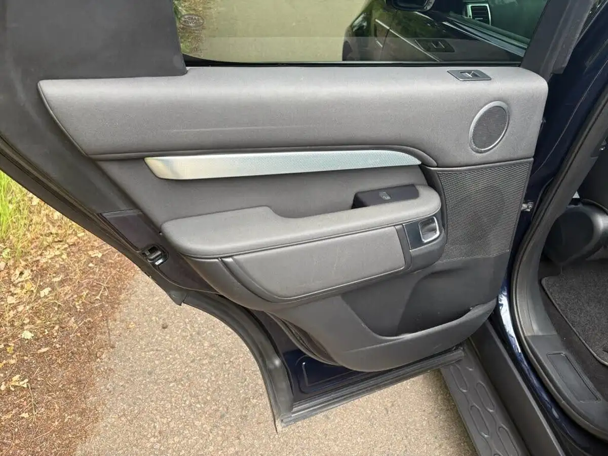 2019-land-rover-discovery-30-sd6-landmark-big-22
