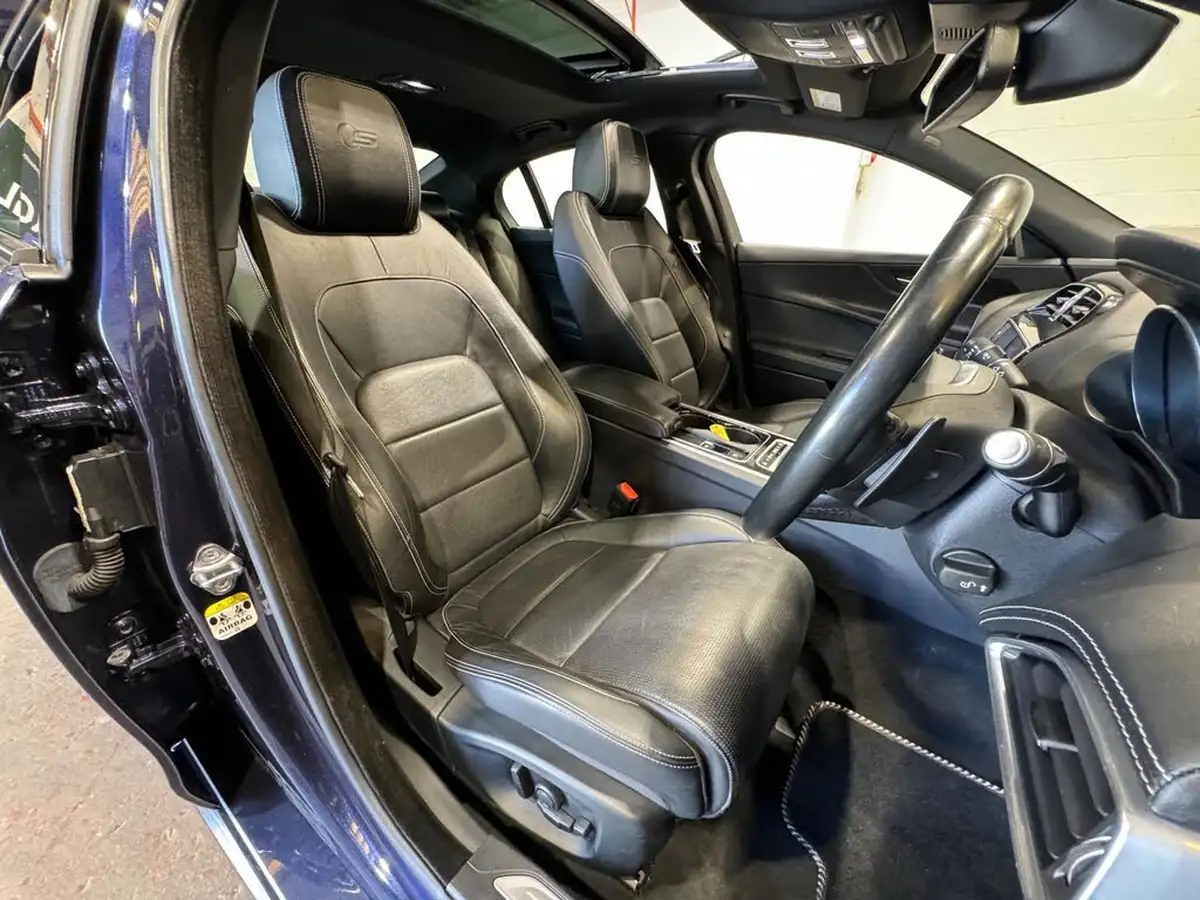 2015-jaguar-xe-30-s-big-8