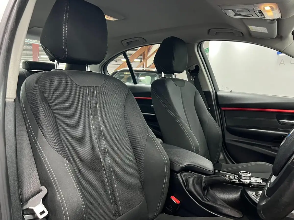 2017-bmw-3-series-20-330e-sport-big-28