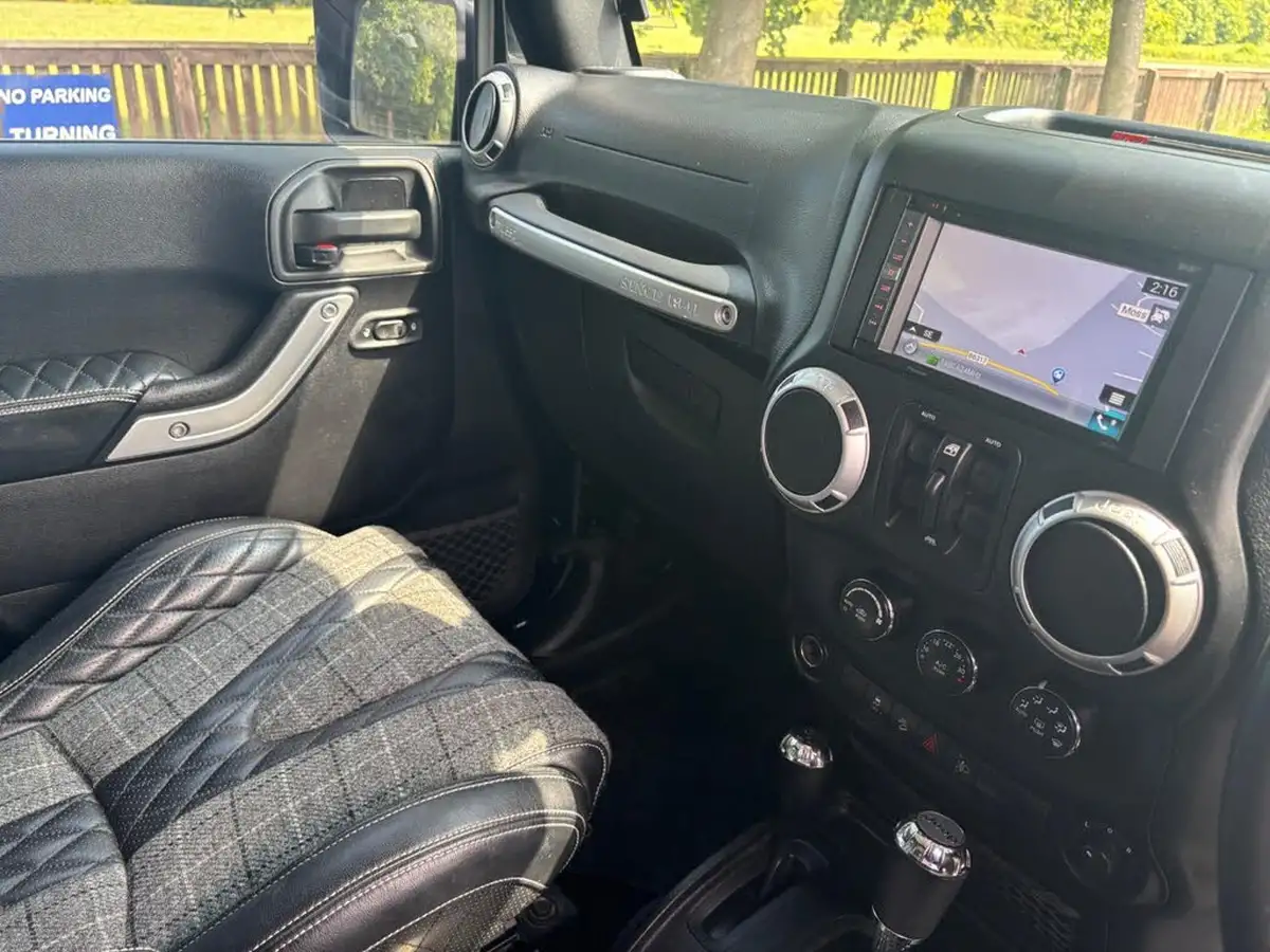 2015-jeep-wrangler-28crd-sahara-5d-big-19