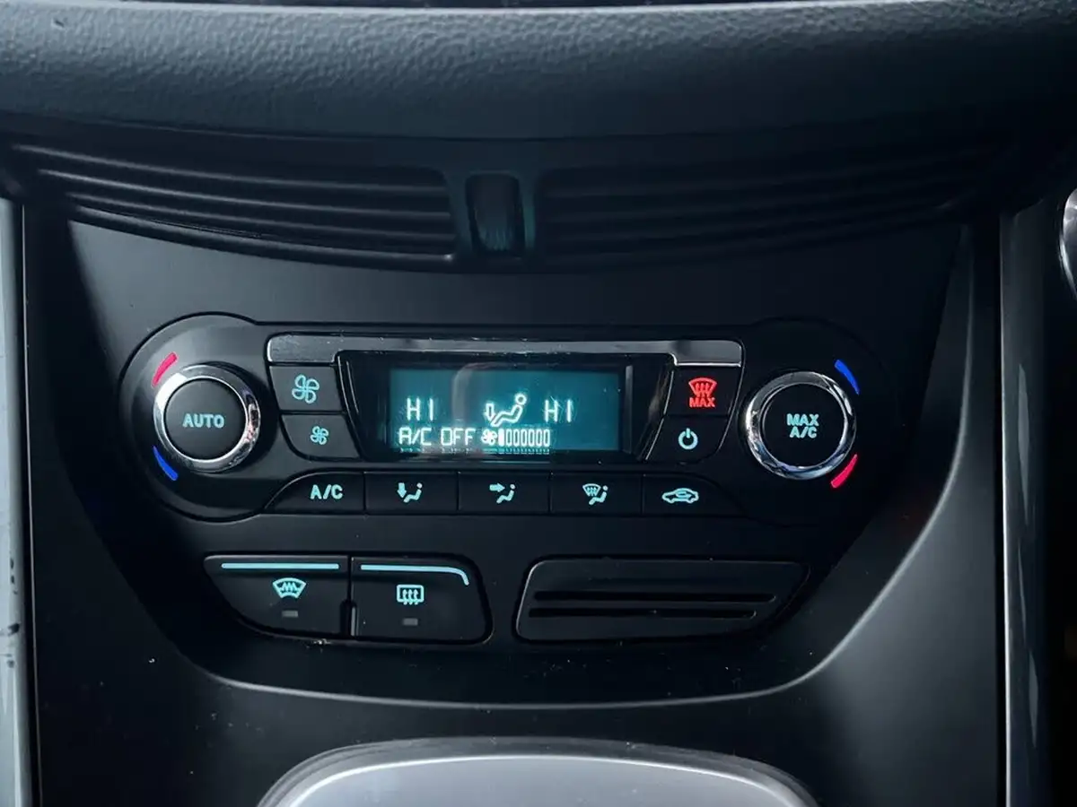 2014-ford-c-max-20tdci-titanium-powershift-big-14