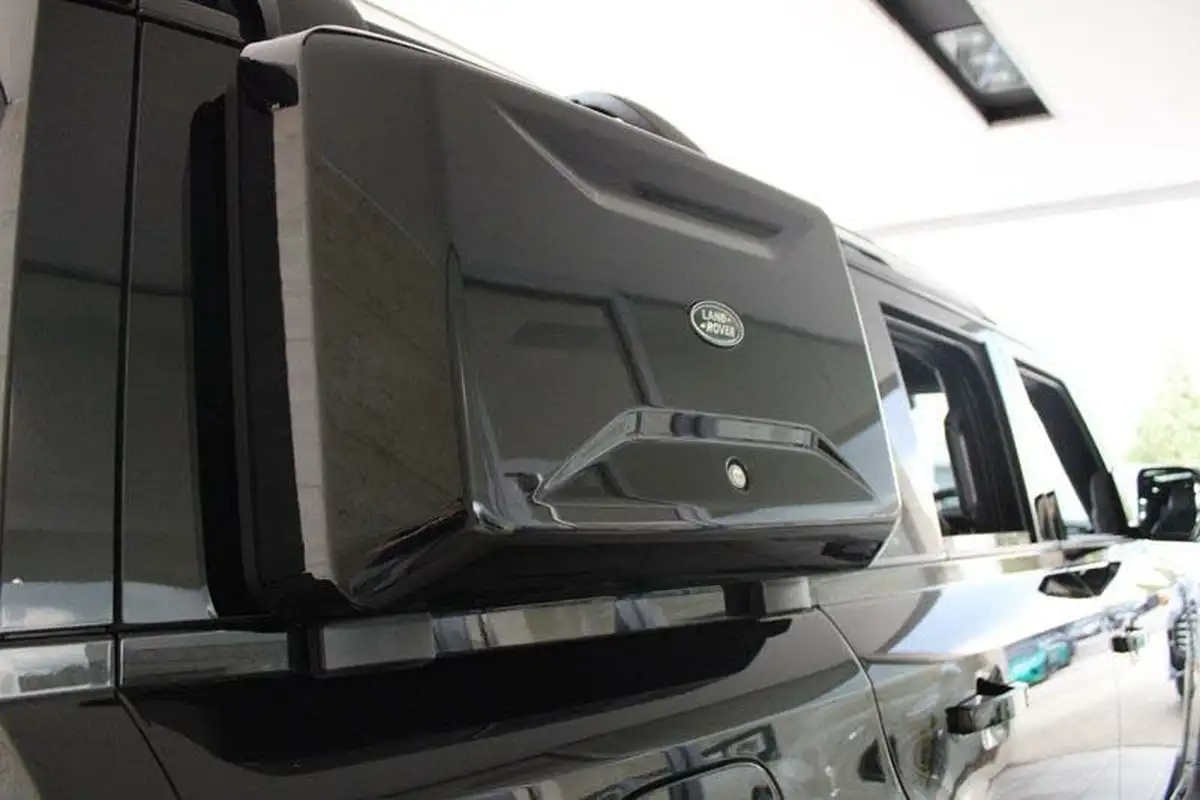 2021-land-rover-110-defender-50-p525-v8-big-48