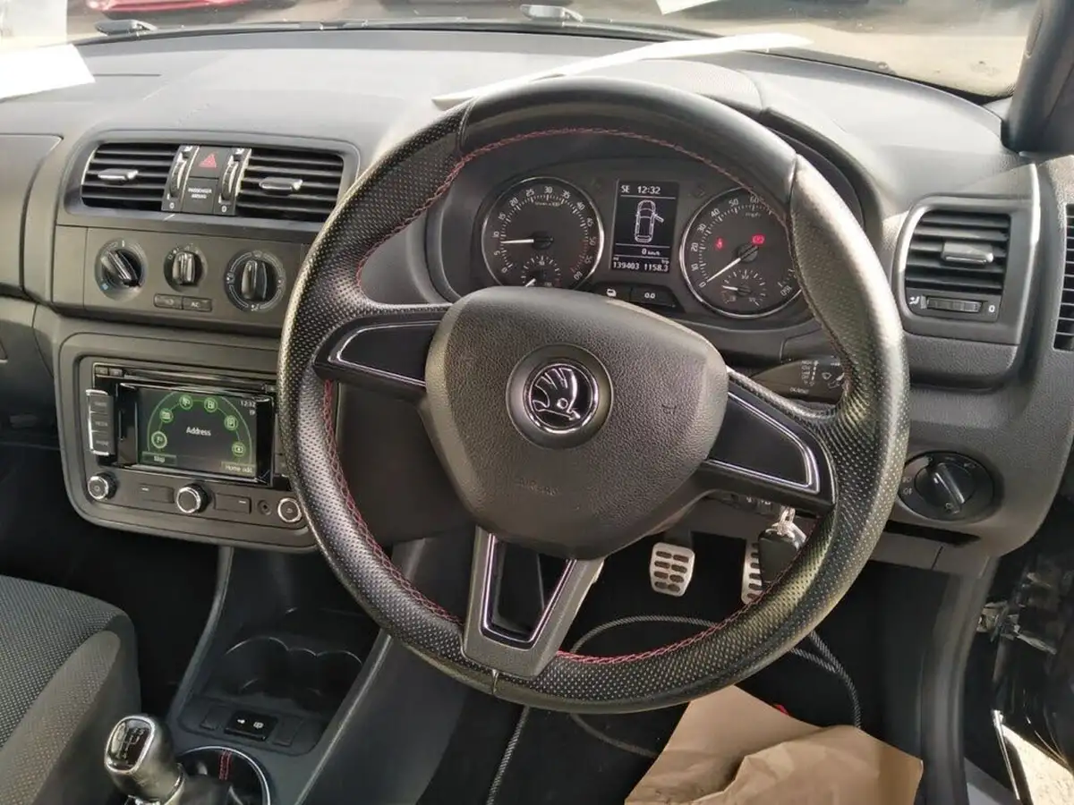 2013-skoda-fabia-big-17