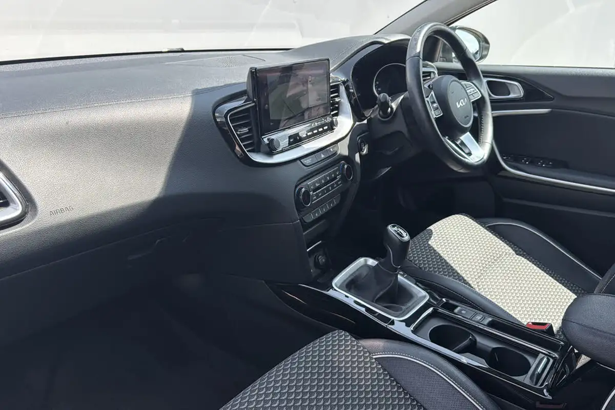 2022-kia-xceed-15-t-gdi-3-big-10