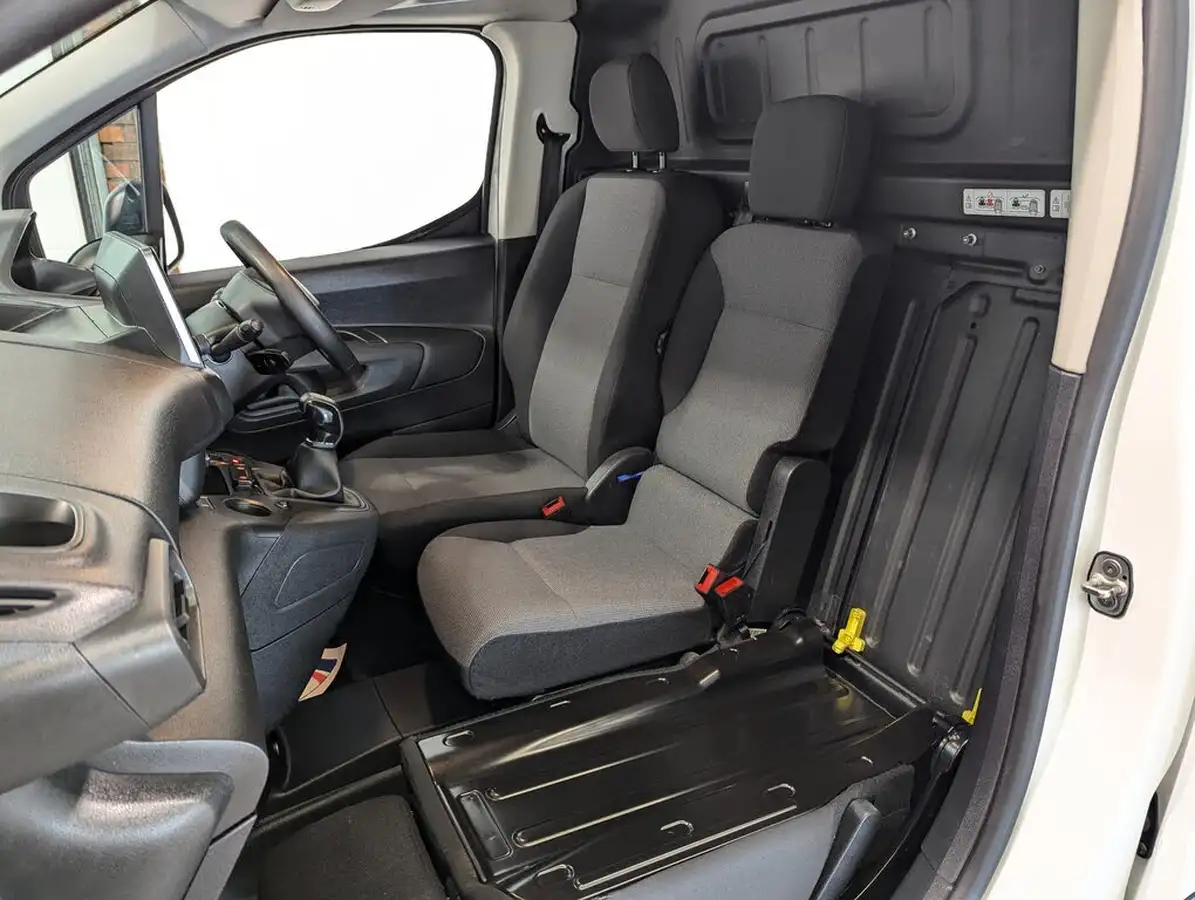 2020-peugeot-partner-15-bluehdi-1000-professional-100ps-eu6dt-panel-big-7