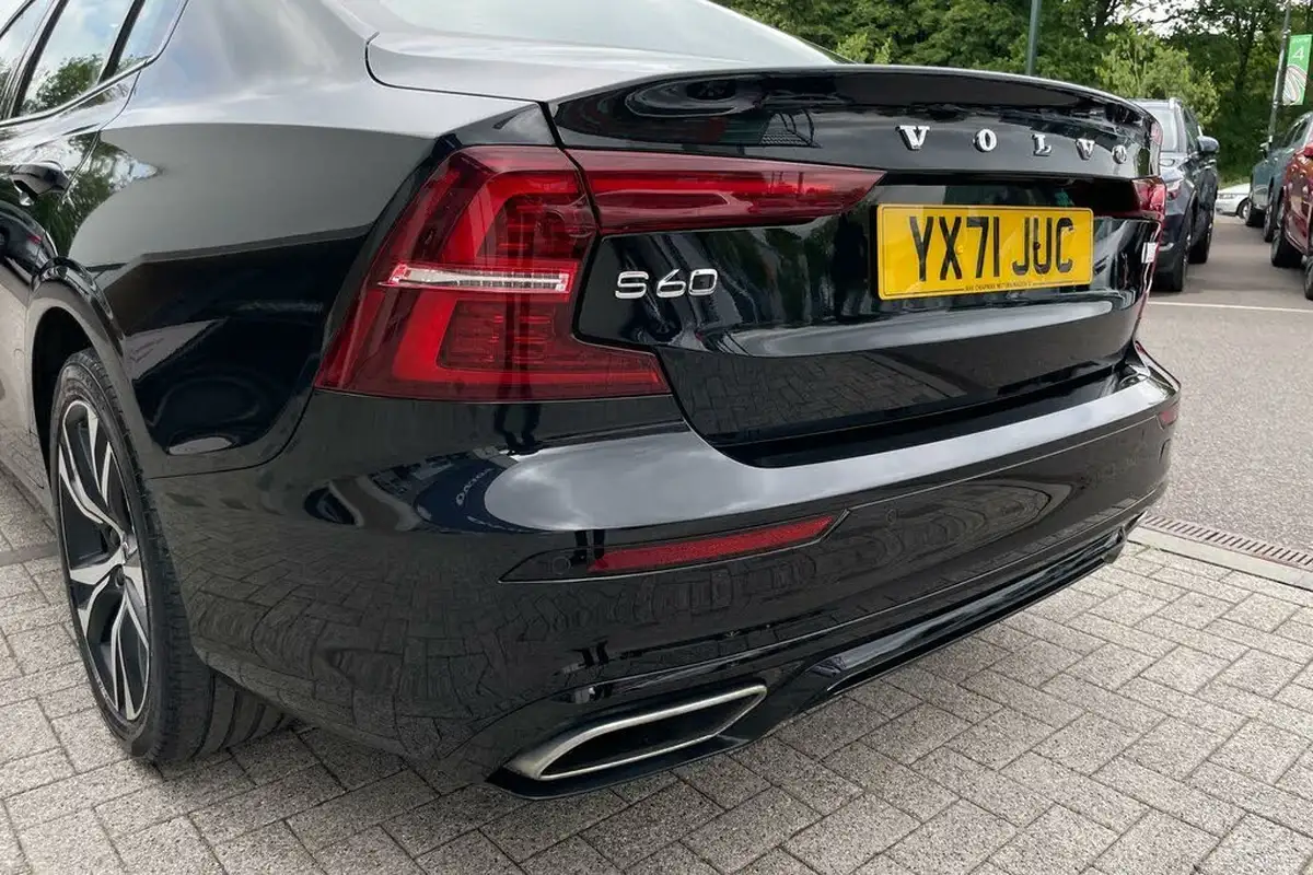 2021-volvo-s60-20-t8-r-design-455bhp-big-16
