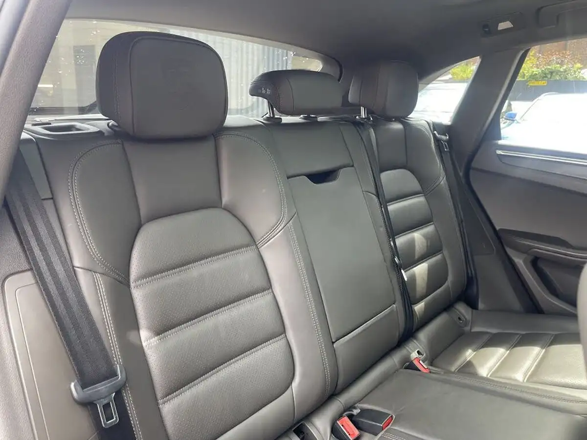 2019-porsche-macan-20-big-13