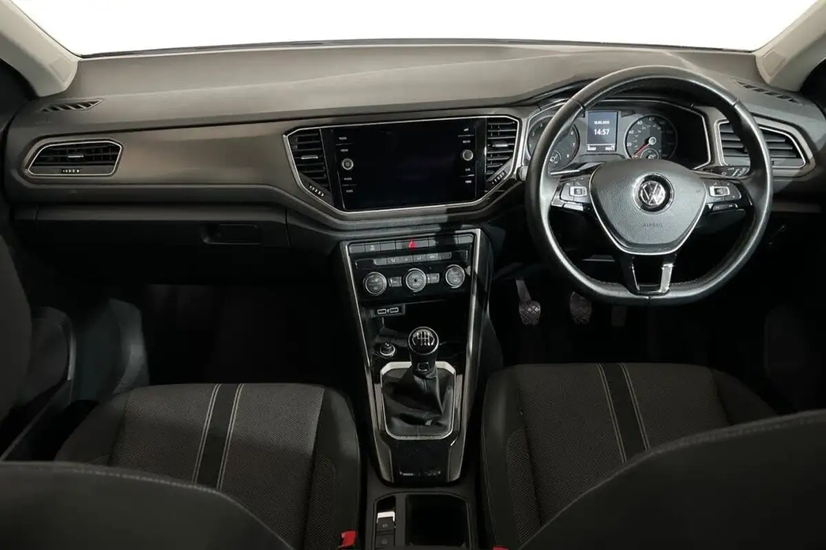 2019-volkswagen-t-roc-10-tsi-design-big-9