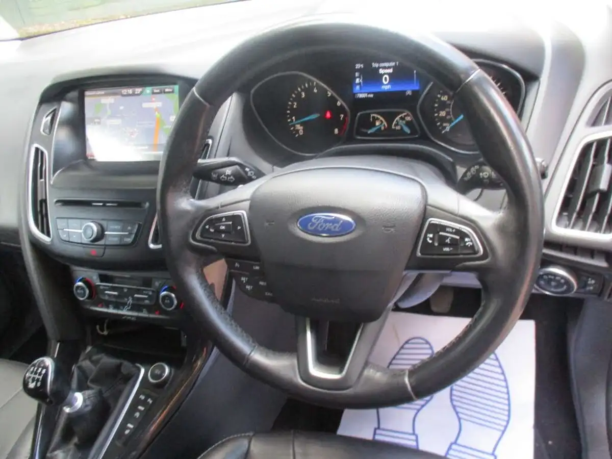 2015-ford-focus-15-titanium-hatchback-big-49