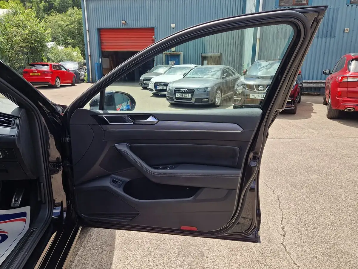 2018-volkswagen-passat-14-tsi-r-line-150ps-saloon-4d-big-11