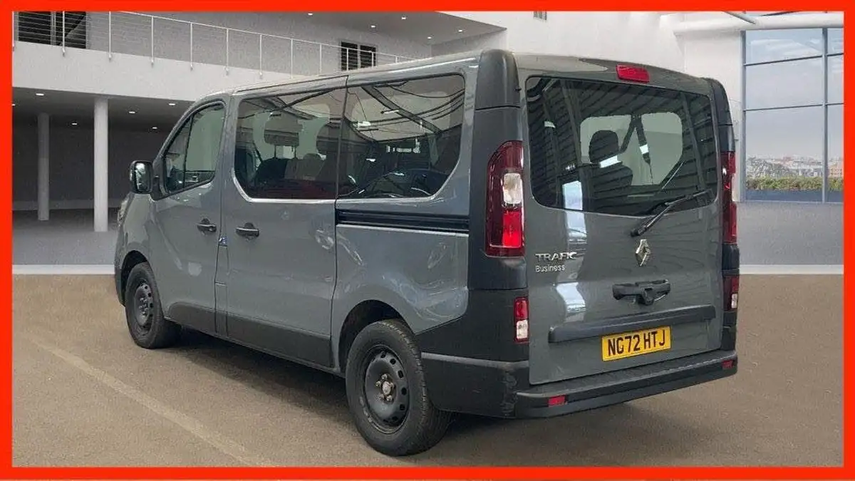 2023-renault-trafic-passenger-20-blue-dci-sl28-150-business-edc-auto-big-2
