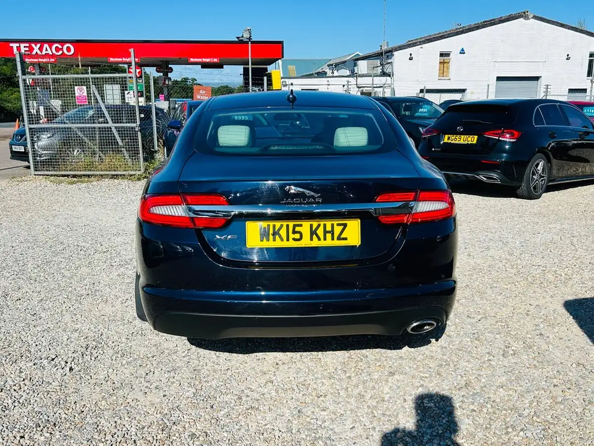 2015-jaguar-xf-22td-portfolio-200ps-saloon-4d-big-7