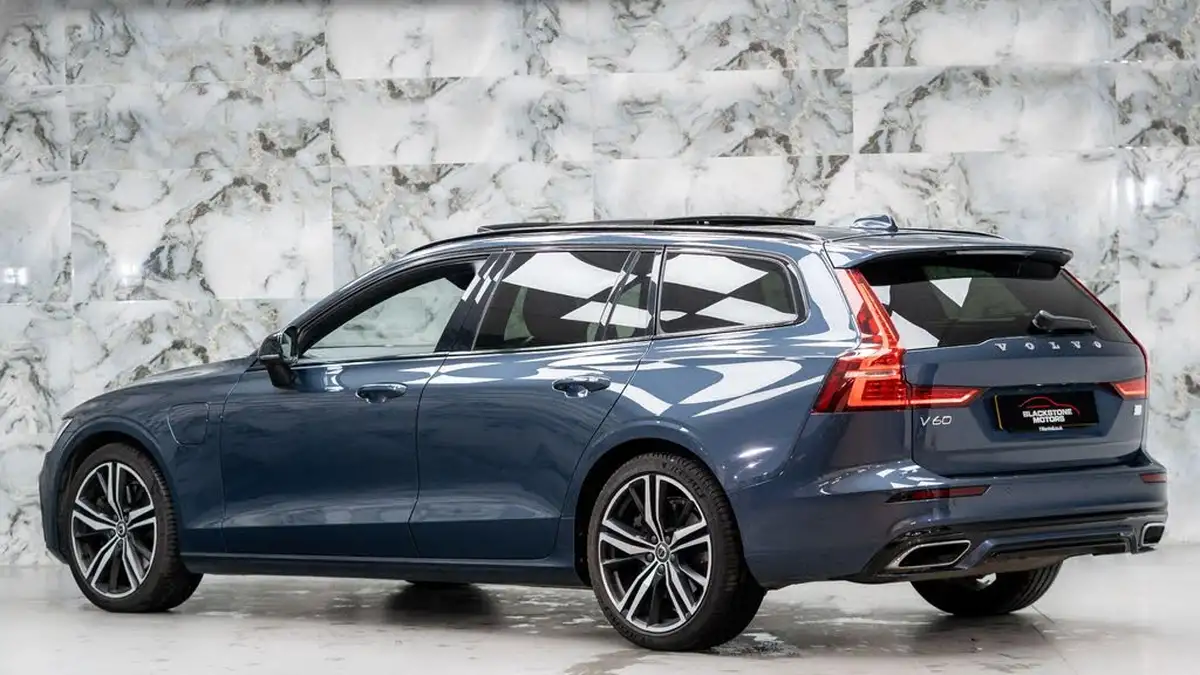 2021-volvo-v60-20-t6-r-design-350bhp-plug-in-hybrid-big-5