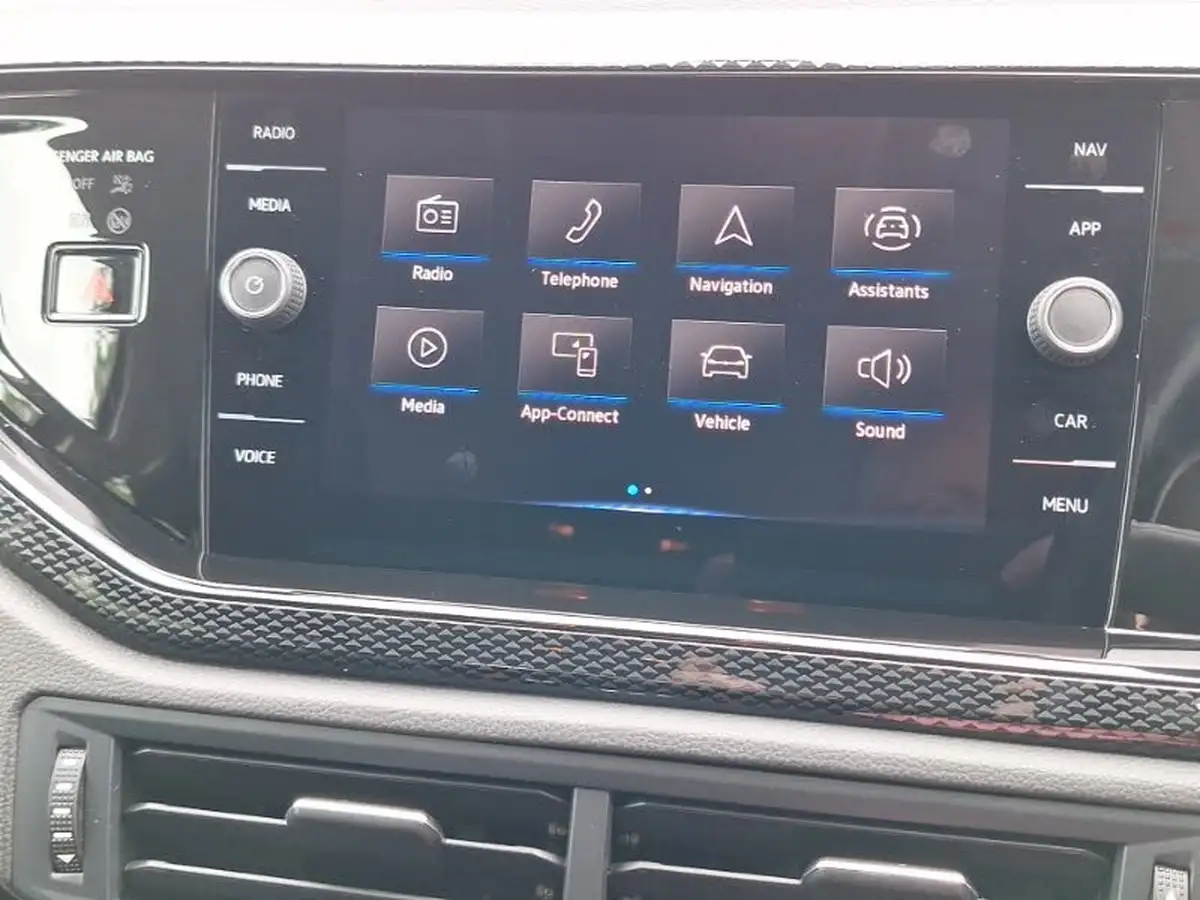 2022-volkswagen-polo-10-life-big-18