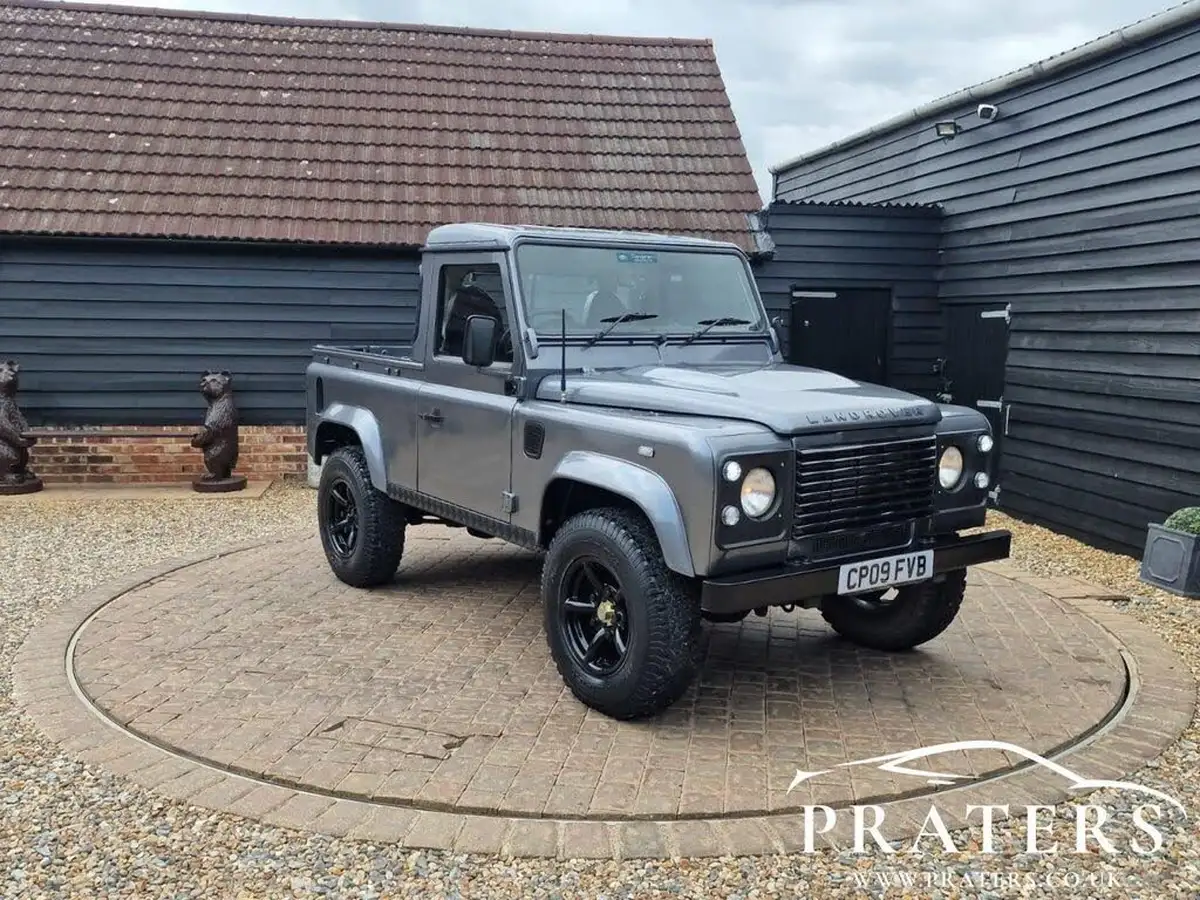 2009-land-rover-90-defender-24td-county-pick-up-big-0