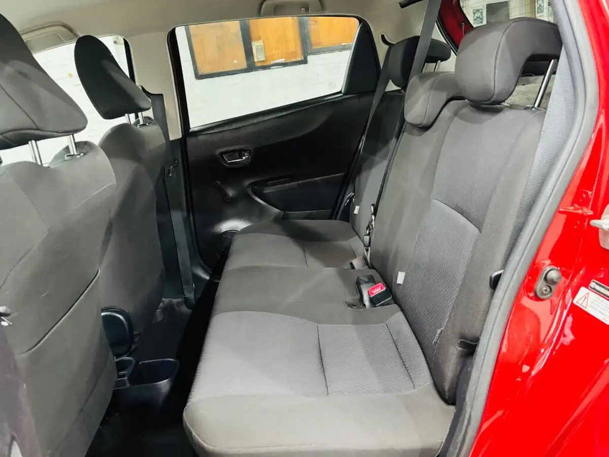 2013-toyota-yaris-15-vvt-i-t4-big-15