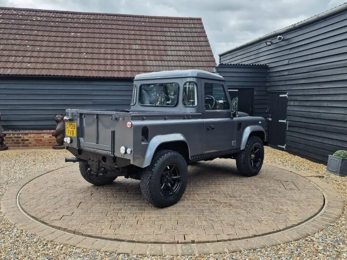 2009-land-rover-90-defender-24td-county-pick-up-big-24