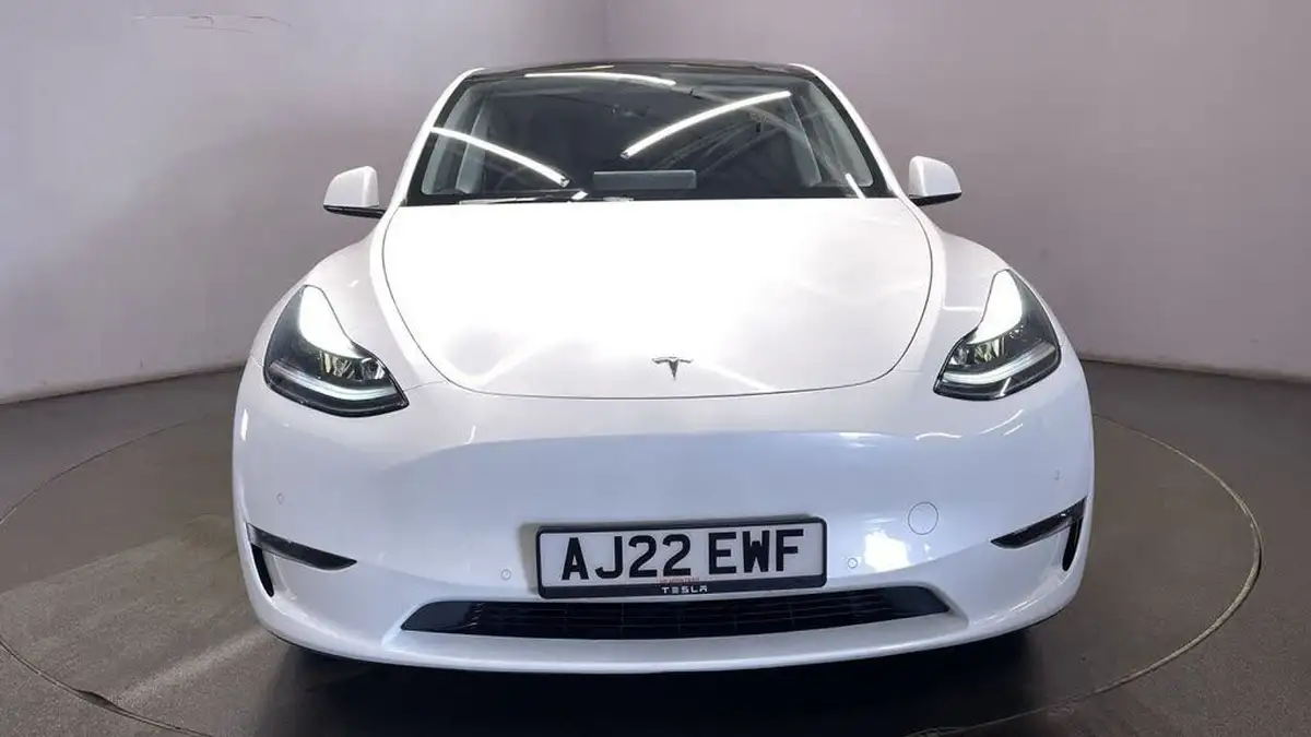 2022-tesla-model-y-e-long-range-big-9