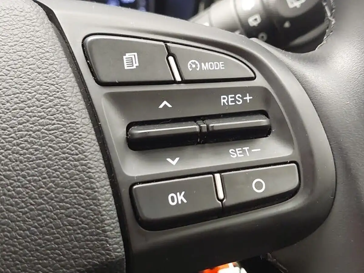 2021-hyundai-i10-10-se-connect-big-18