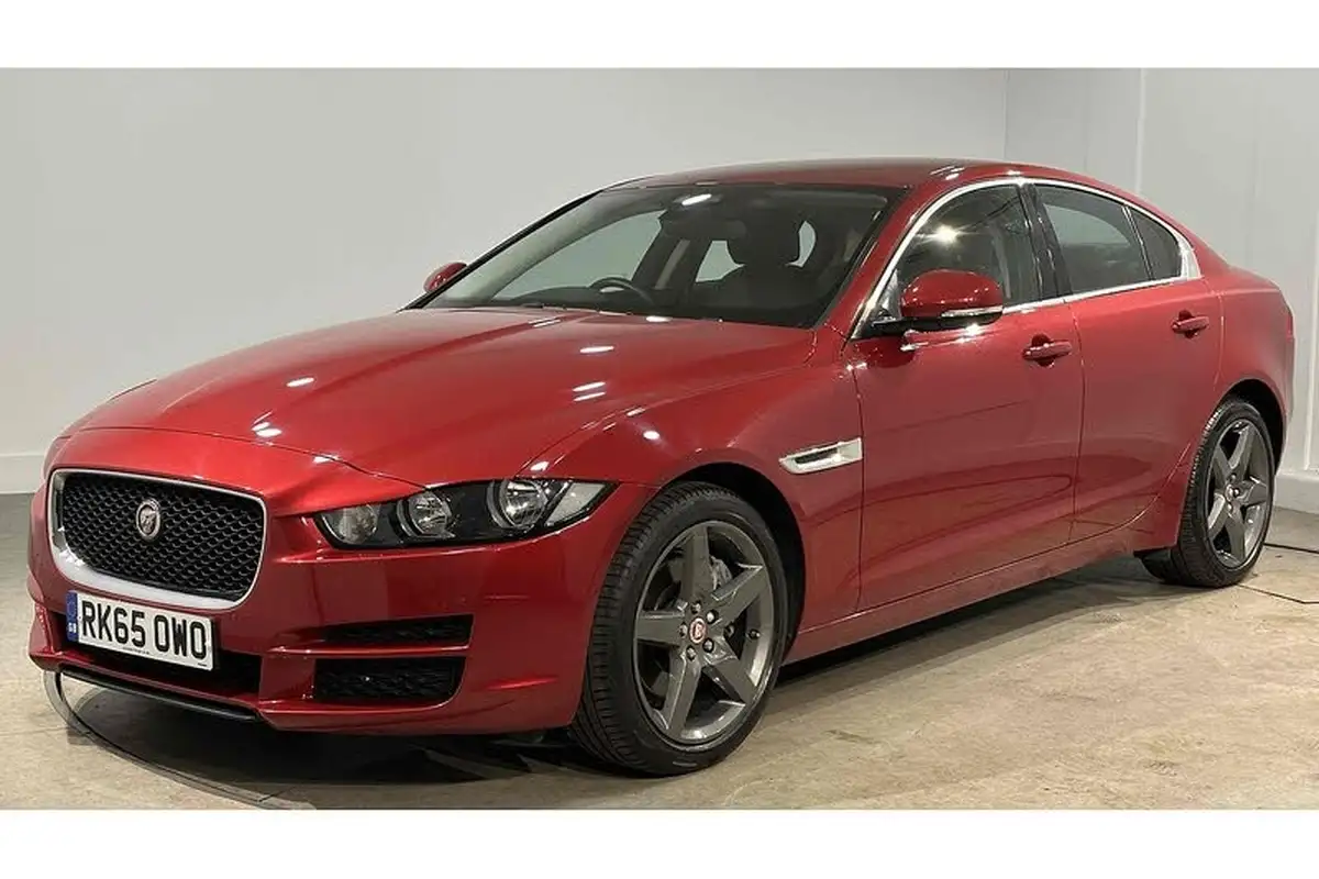 2015-jaguar-xe-20-prestige-big-7