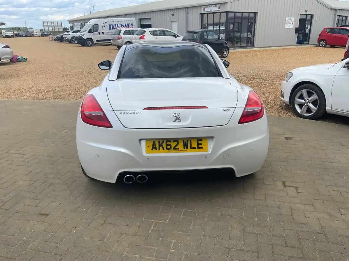 2012-peugeot-rcz-20td-gt-big-10