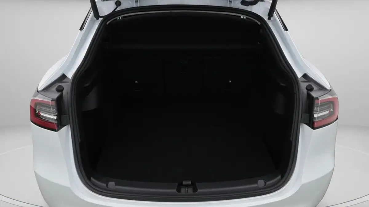 2023-tesla-model-y-e-long-range-big-17