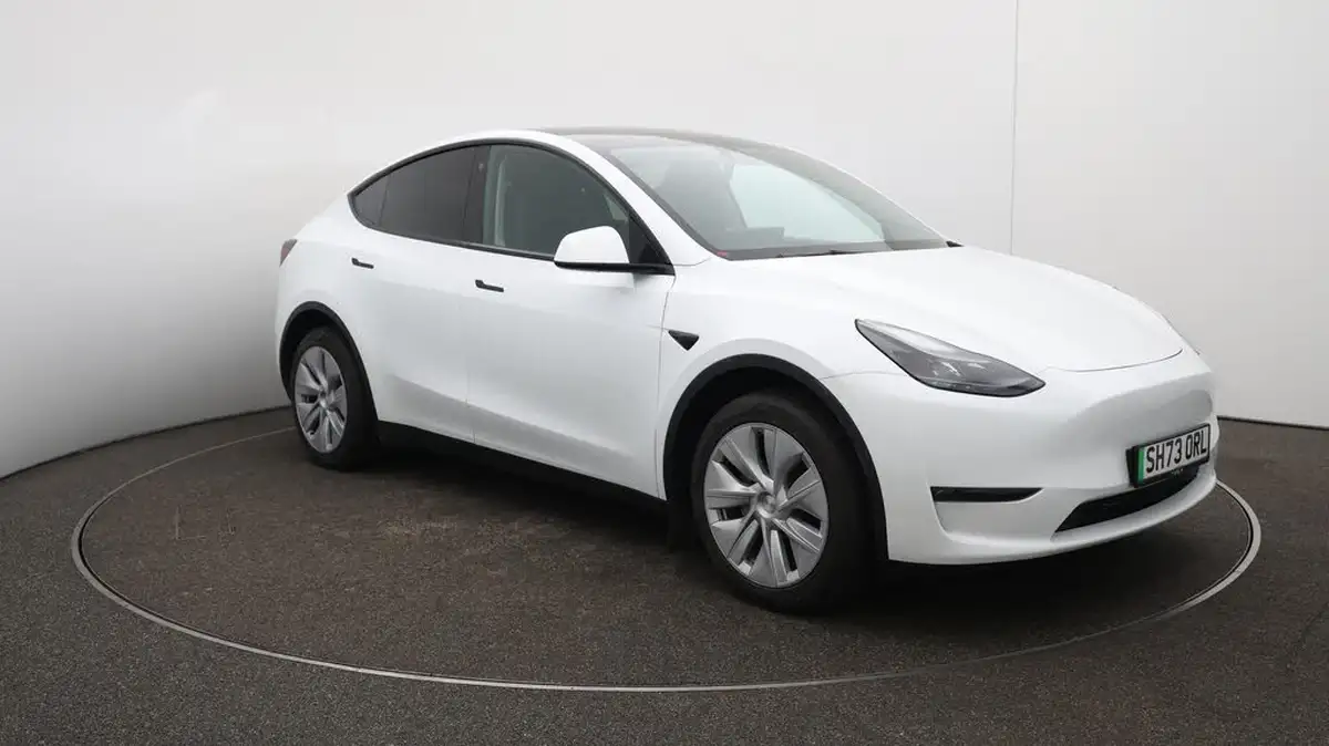 2023-tesla-model-y-e-long-range-big-41