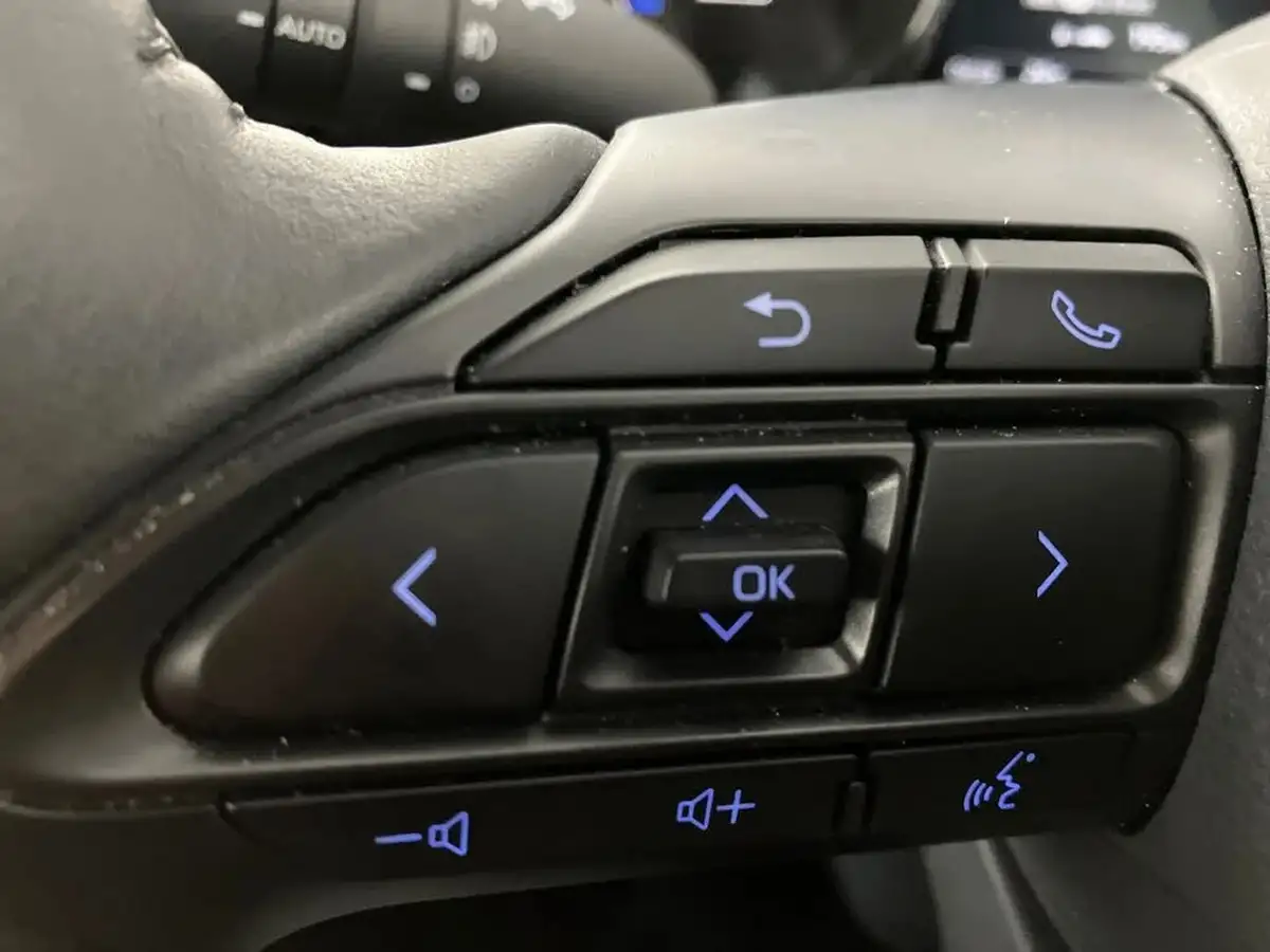 2023-mazda-mazda2-15-select-big-18