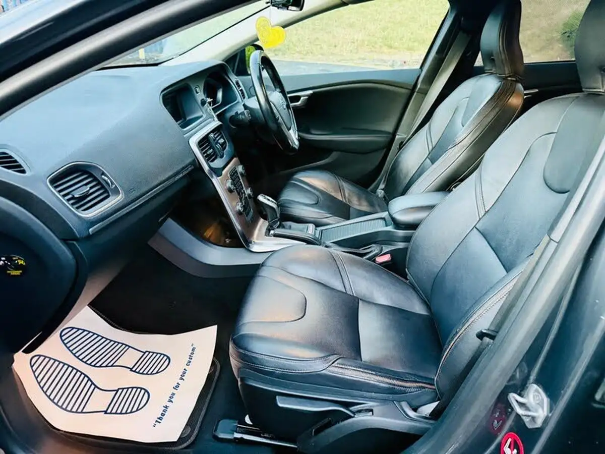 2014-volvo-v40-16td-d2-cross-country-lux-powershift-big-17