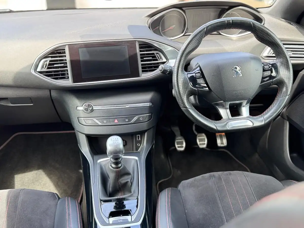 2015-peugeot-308-20-bluehdi-gt-line-20-bluehdi-big-2
