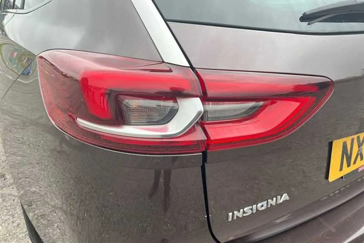 2017-vauxhall-insignia-sports-tourer-20td-elite-nav-ss-big-30