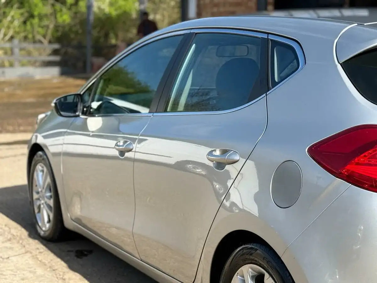 2013-kia-ceed-16crdi-2-hatchback-big-25