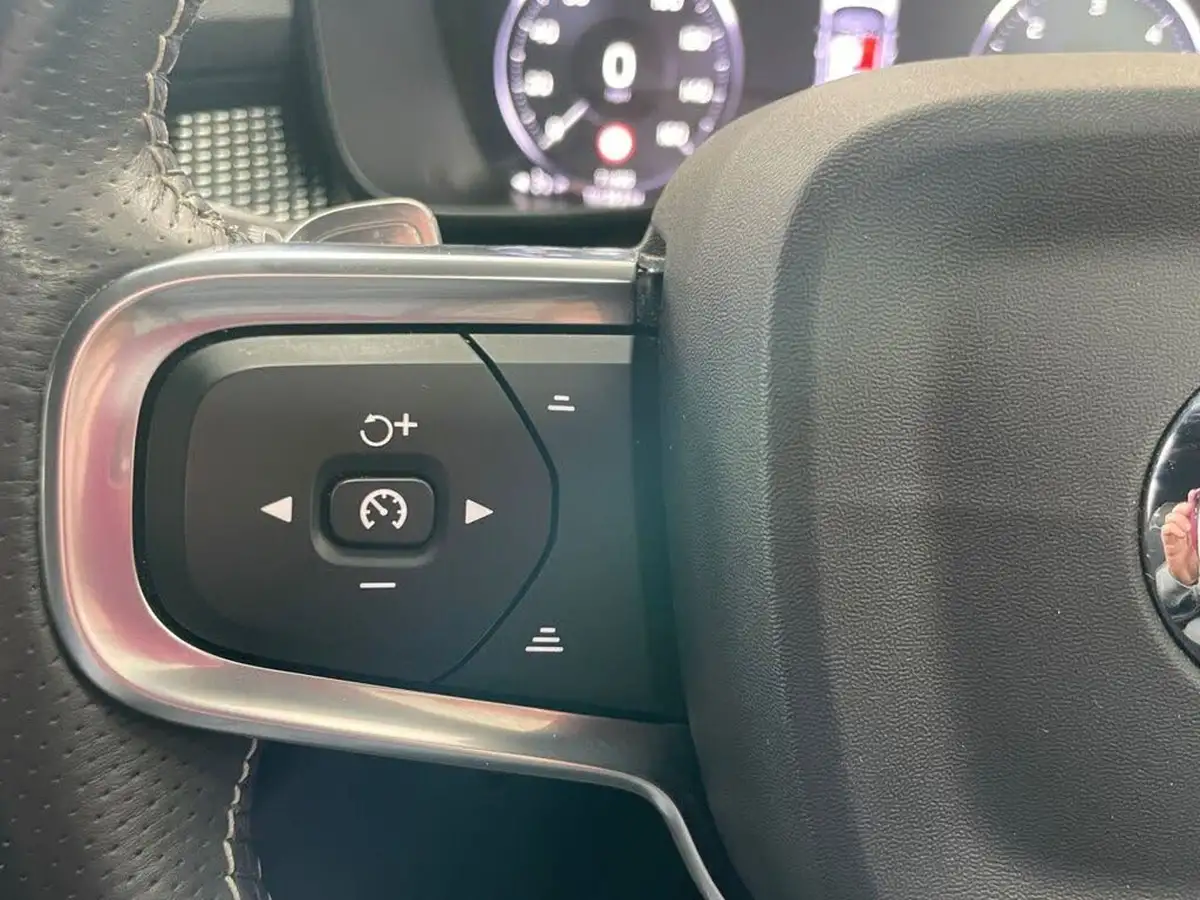 2019-volvo-xc40-20td-d3-r-design-awd-geartronic-big-33