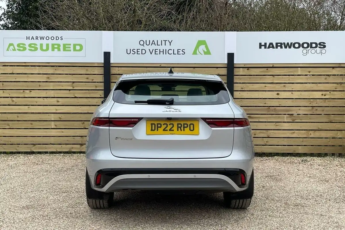 2022-jaguar-f-pace-20-d200-r-dynamic-hse-big-7