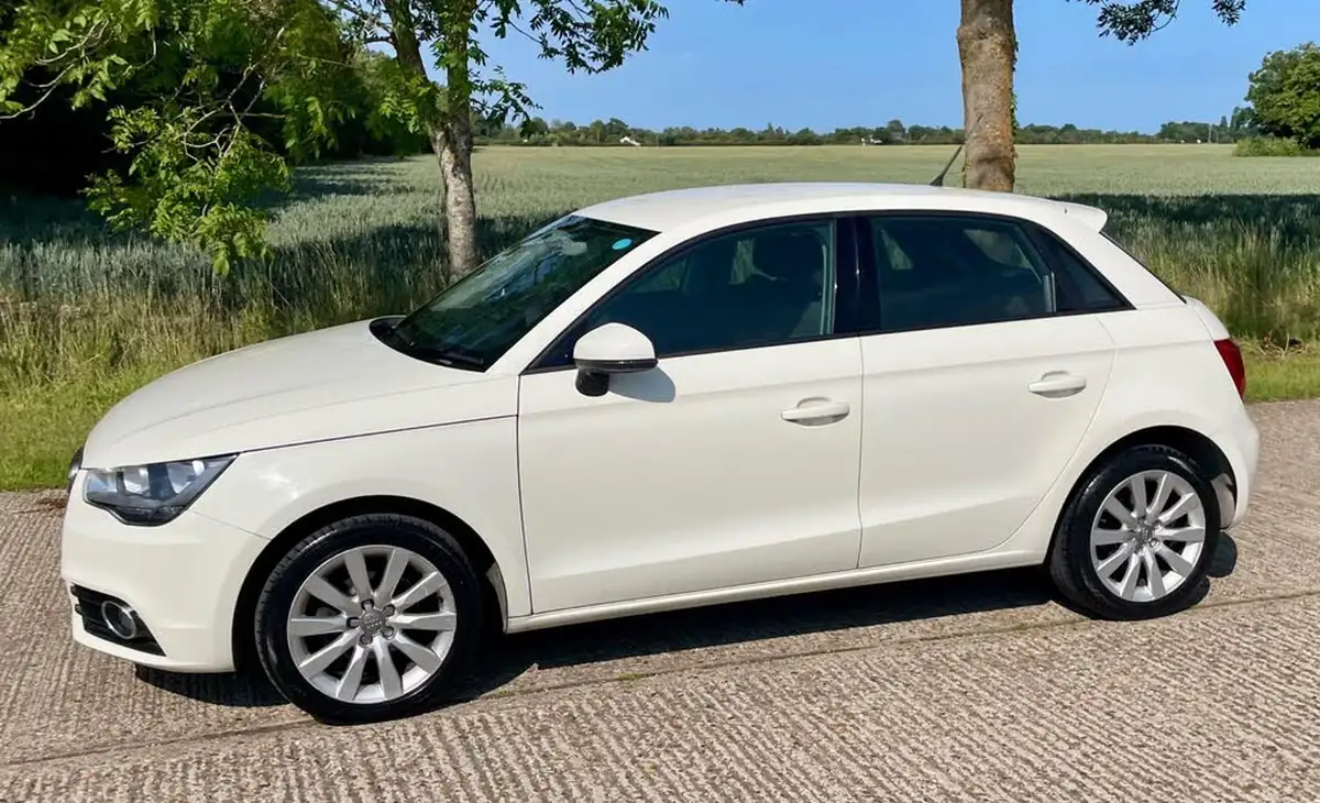 2013-audi-a1-12-sportback-5d-big-14