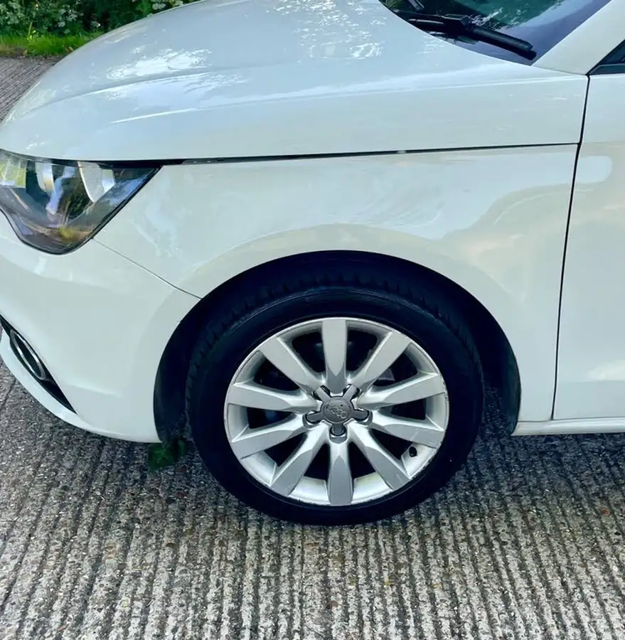 2013-audi-a1-12-sportback-5d-big-38