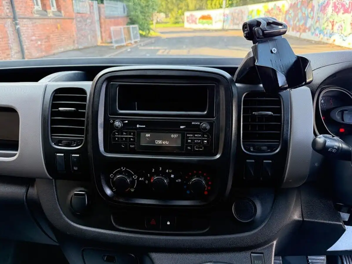 2017-renault-trafic-16dci-ll29-120-business-e6-panel-big-13