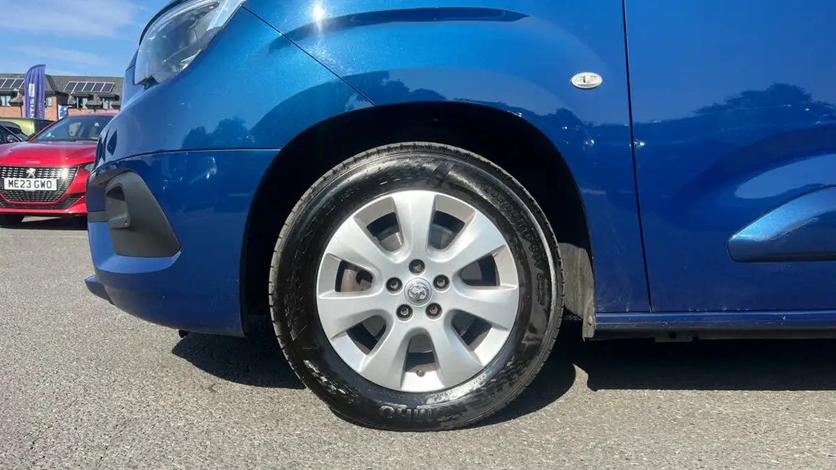 2021-vauxhall-combo-life-15-se-100ps-big-13