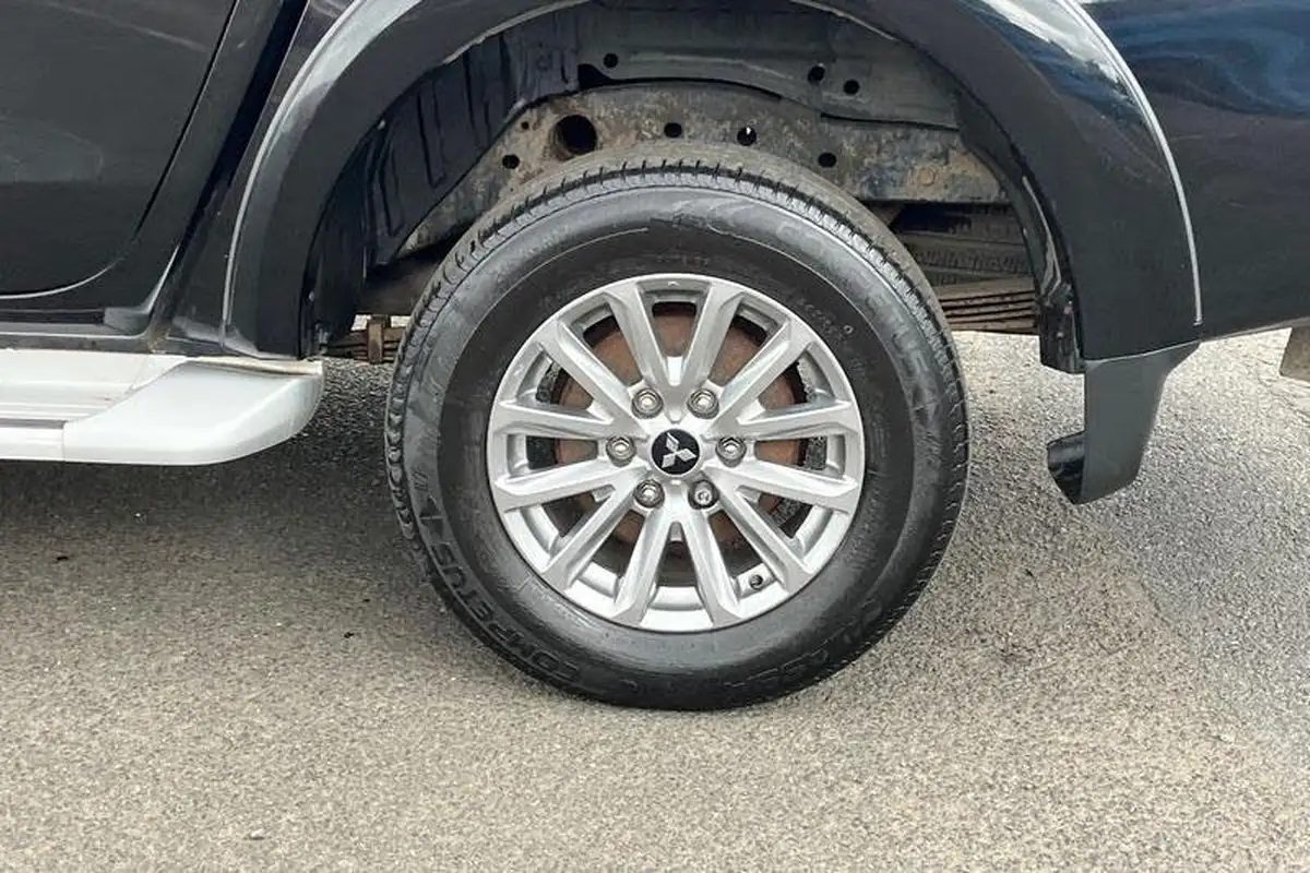2019-mitsubishi-l200-24di-d-barbarian-eu6b-auto-big-8